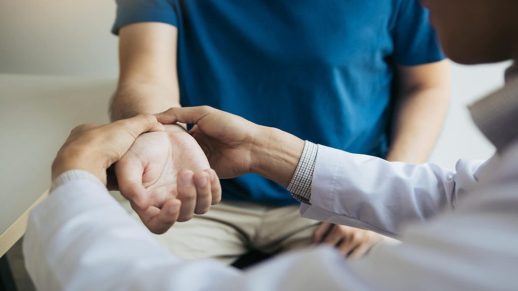 wrist injury treatment 